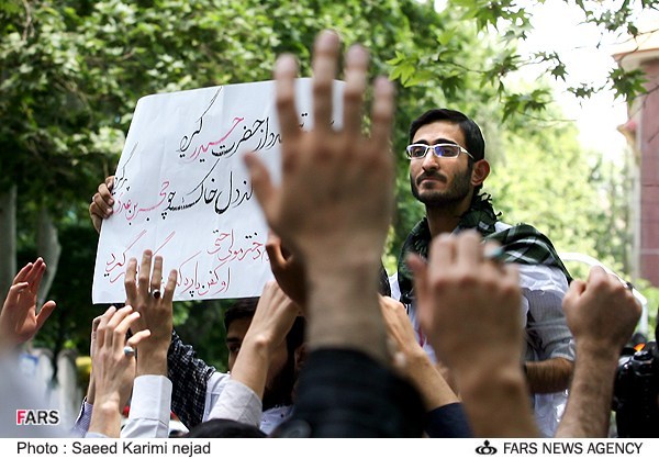 تجمع دانشجویان سوری و ایرانی در مقابل دفتر سازمان ملل