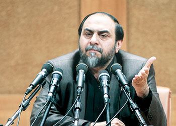 در سخنان امام در عرصه سیاست خارجه کلمه تنش زدایی نداریم