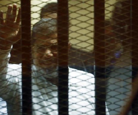 محاکمه مرسی در قفس+ تصاویر