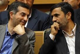 درخواست میلیاردی مشایی از احمدی‌نژاد