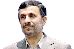 وکیل احمدی‌نژاد: ادامه تخریب او را محبوب‌ تر می‌کند