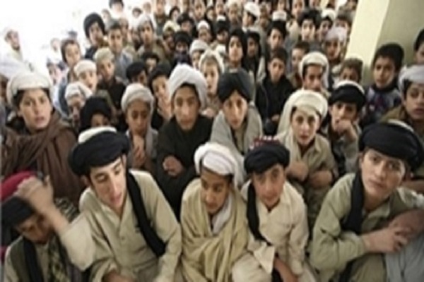  "اسلحه" ابزار دانش‌آموزان طالبان برای کسب نمره
