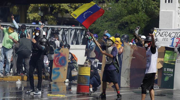 بحران در ونزوئلا؛ یک بالگرد به دیوان عالی حمله کرد