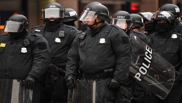 پلیس آمریکا به تجهیزات ارتش مجهز می‌شود