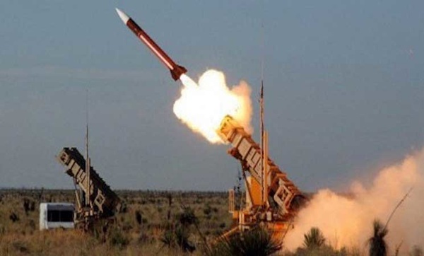 ارتش یمن یک پادگان نظامی را در استان «عسیر» در جنوب عربستان با یک فروند موشک بالستیک هدف قرار داد.
