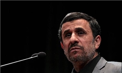 احمدی‌نژاد با همسرش در مراسم تدفین شهیدان گمنام حضور یافت