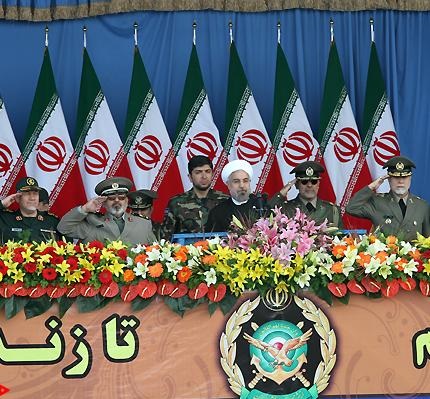 سخنرانی روحانی در روز ارتش عکس سخنان احمدی‌نژاد بود
