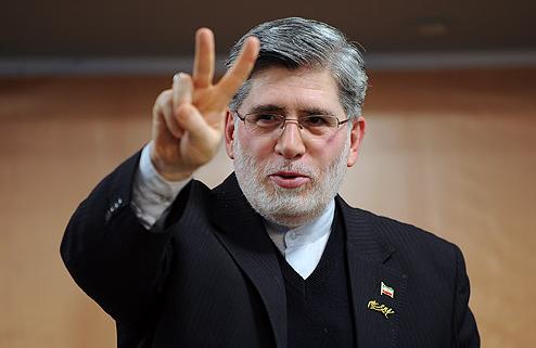 جوانفکر: احمدی نژاد عامل نجات کشور است!