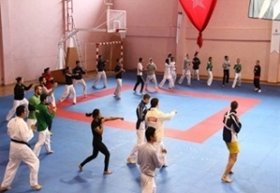 تمرین مشترک کاراته کاران دختر و پسر با حمایت رئیس فدراسیون