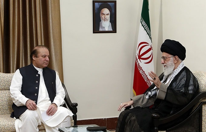 رهبرانقلاب: آمریکا تلاش دارد میان ایران و پاکستان فاصله بیاندازد
